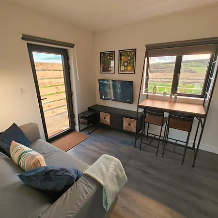 Modern And Peaceful, Country Retreat *