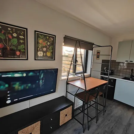 Modern And Peaceful, Country Retreat Лехинч