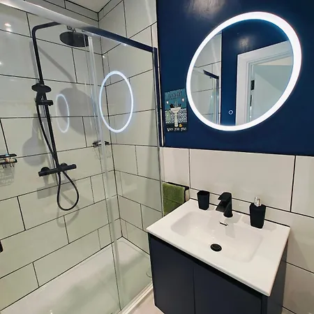 Modern And Peaceful, Country Retreat *