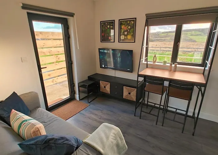 Modern And Peaceful, Country Retreat *